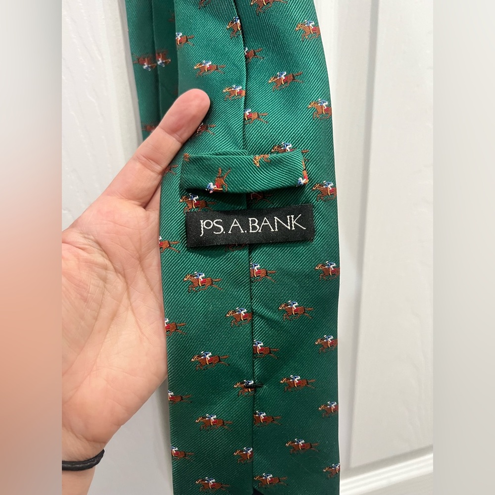 JOS A BANK 100% Silk tie